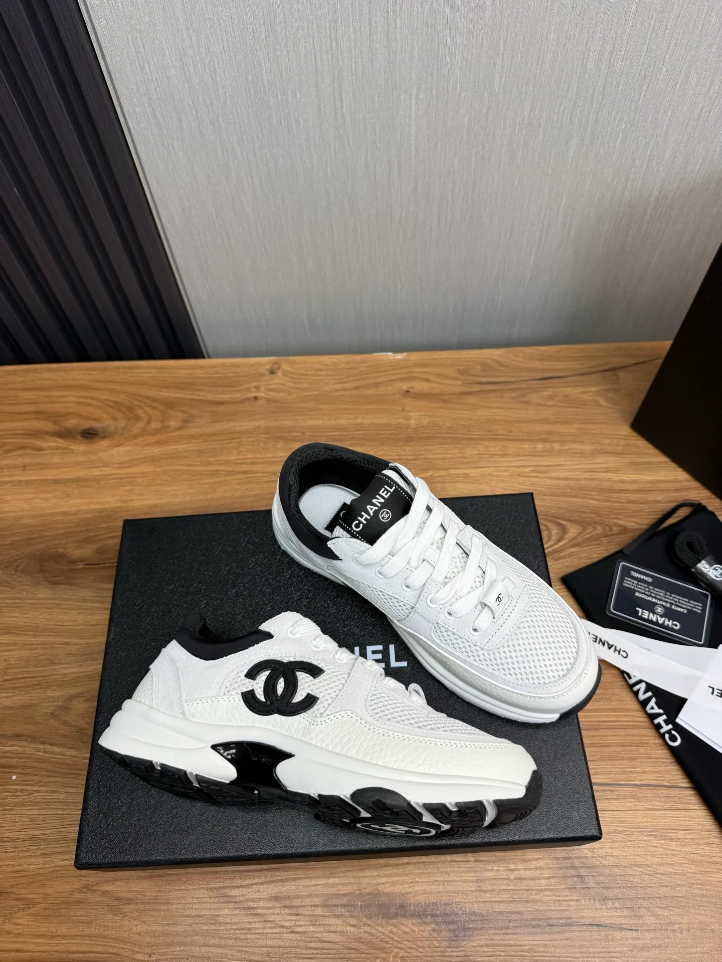 Men's men's shoes 💰600💰 Chanel Chanel 25A latest couple's white shoes casual sports shoes skate shoes 🩷💚 original purchase and development production Xiaoxiang C Home counter another super hot model, loved by Internet celebrity bloggers and ladies, various praises on social platforms, super popular and high quality 😍😍 latest material classic black and white color matching The upper foot is full of fashion 🎊🎊 ▪️Material: Original customized imported cowhide material ▪️Inner lining: Customized mesh ▪️Sole: Original open-molded TPU non-slip outsole ▪️Size: 35-44